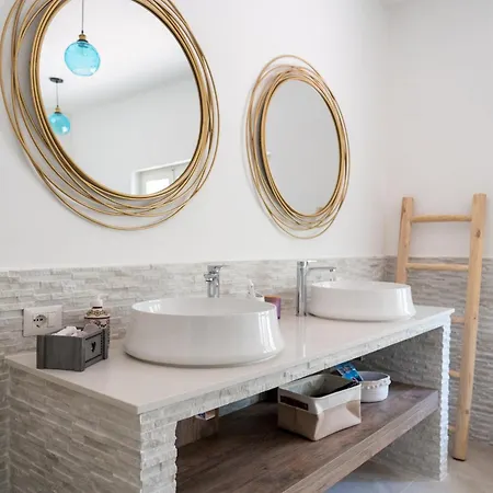 Bianca Con Accesso Diretto Vila Quartu SantʼElena