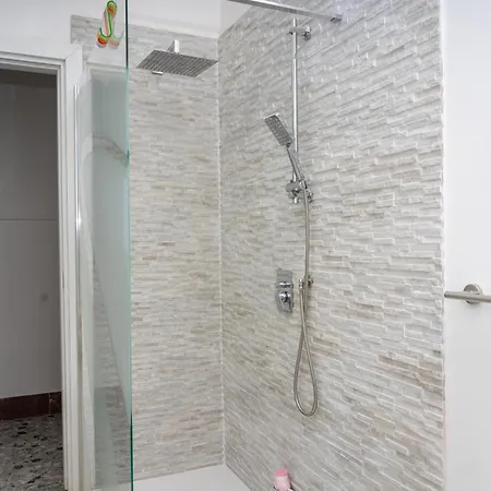 Bianca Con Accesso Diretto * Quartu SantʼElena